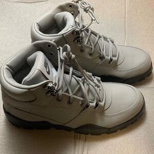 Men Nike Boots Size 9